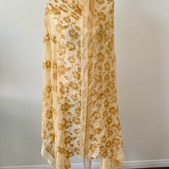 Big scarf - Picture 1 of 7